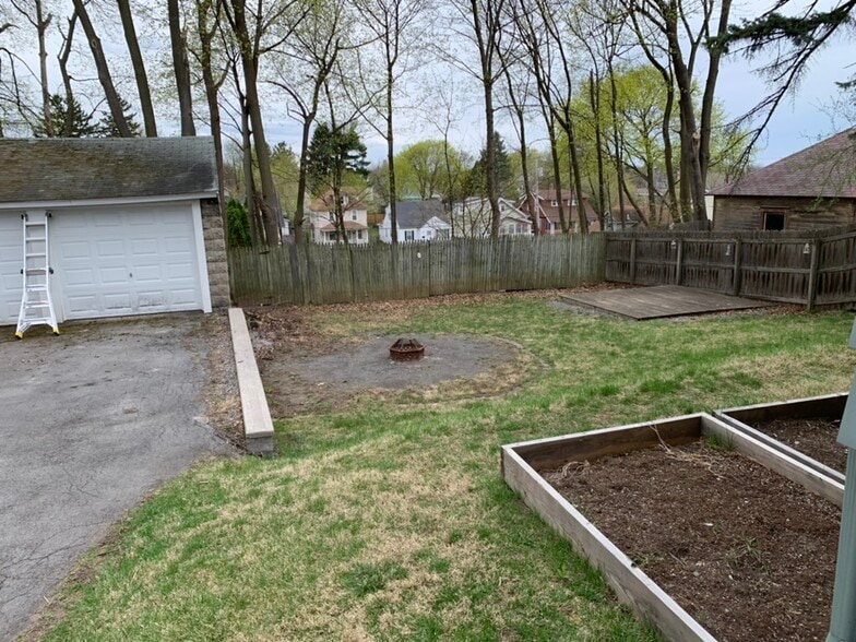 Building Photo - 144 Forest Hill Dr