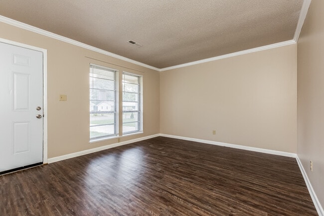 Building Photo - 1011 Hillwood Dr SW