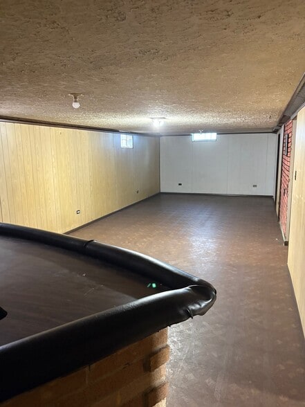 Building Photo - 2921 Woodlawn Dr