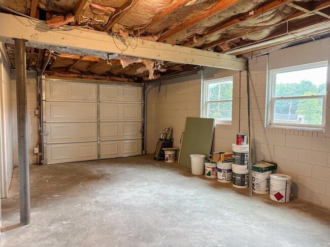 Building Photo - 6071 Pinecreek Rd