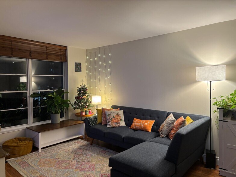 Building Photo - 210 SW 11th St