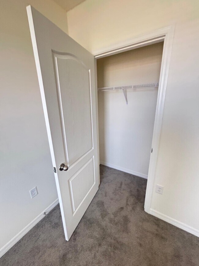 Building Photo - 1471