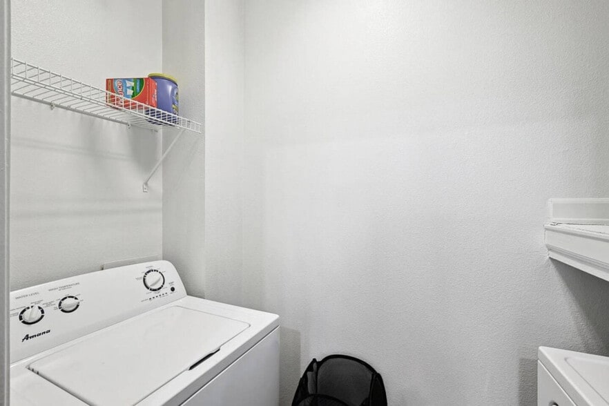 Building Photo - 5752 Town and Country Blvd