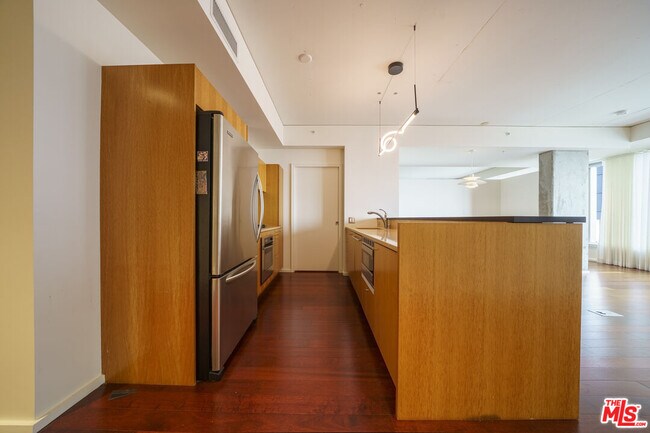 Building Photo - 1155 S Grand Ave