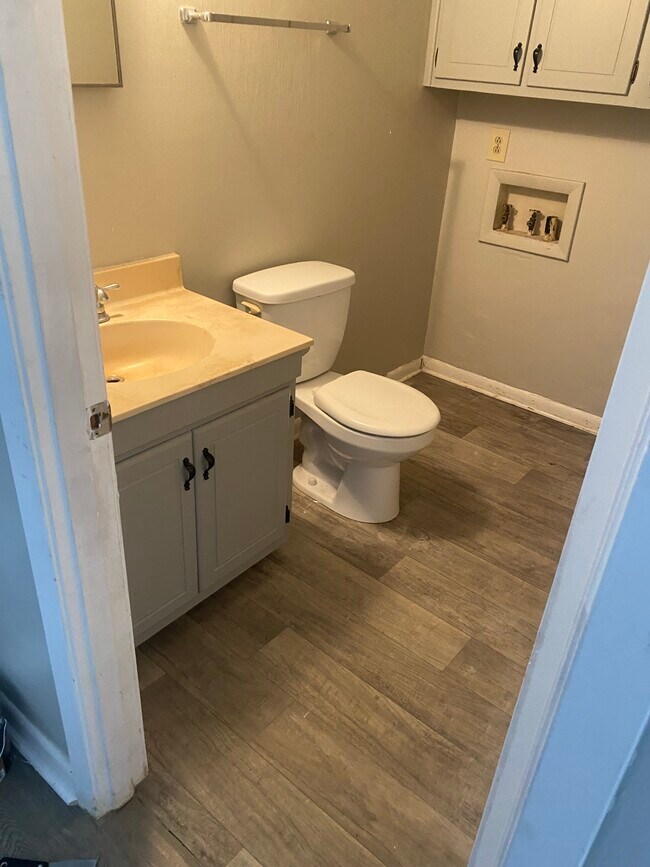 Building Photo - 726 Platinum St