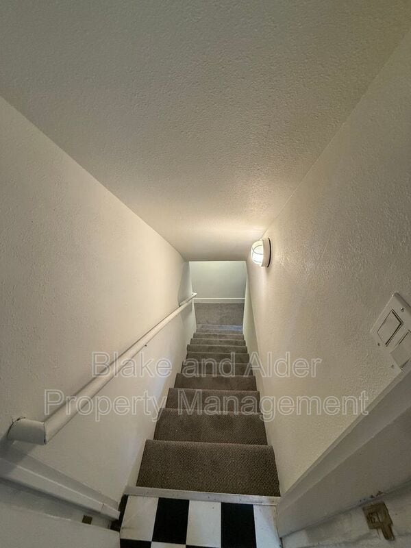 Building Photo - 7824 SE 11th Ave