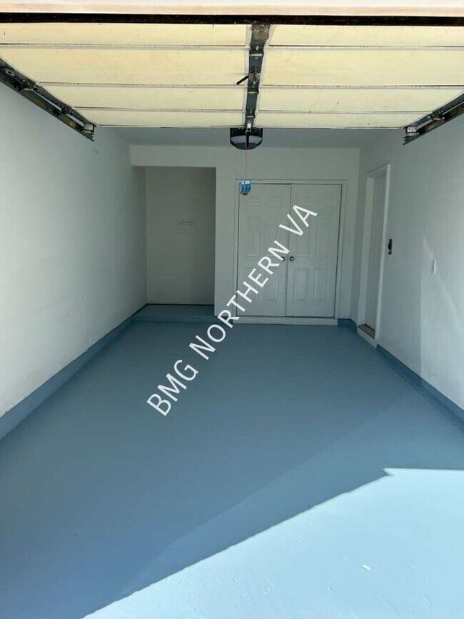 Building Photo - 22525 Maison Carree Square