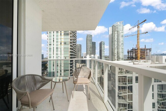 Building Photo - 600 NE 27th St