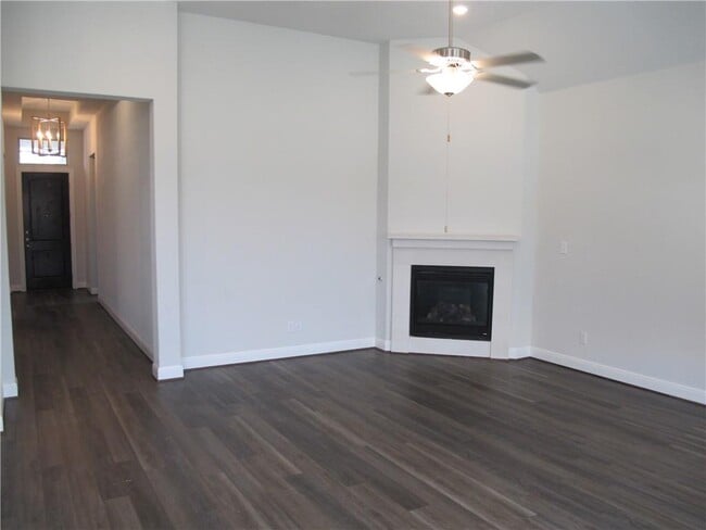 Building Photo - 635 Spinnaker Loop