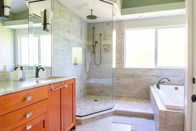 Building Photo - 5627 Illahee Road NE