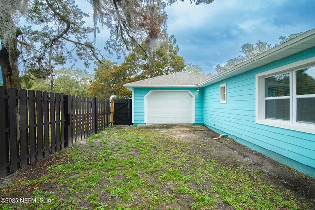 Building Photo - 111 Zoratoa Ave