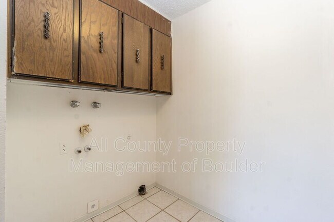 Building Photo - 279 Caywood Ct