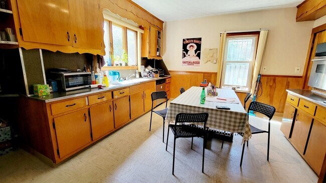 Building Photo - 70 Ossipee Rd