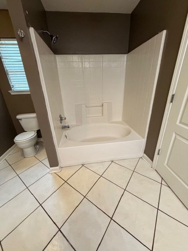 Building Photo - Charming 3 Bed, 2 Bath Home in Warner Robins!