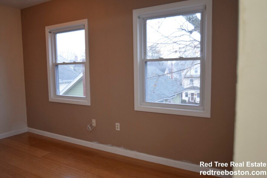 Building Photo - 39 Montfern Ave