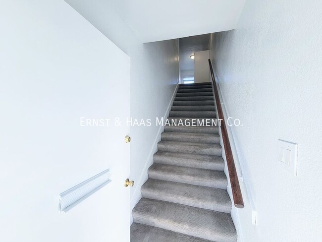 Building Photo - 546 Lime Ave