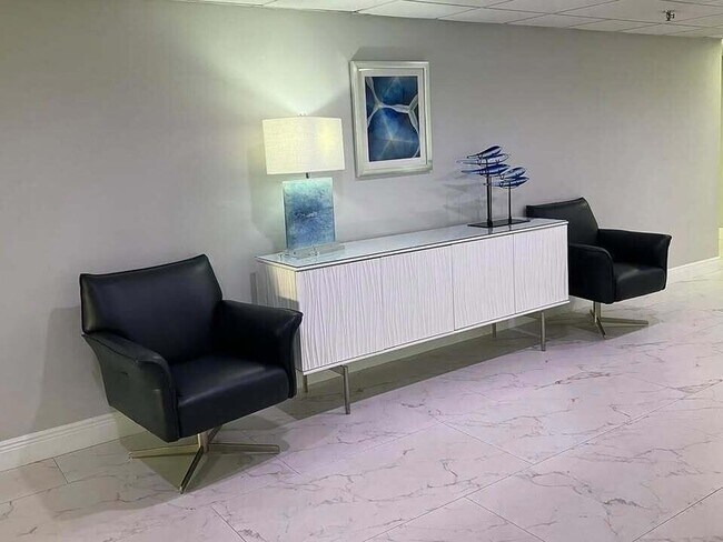 Building Photo - 3215 S Ocean Blvd