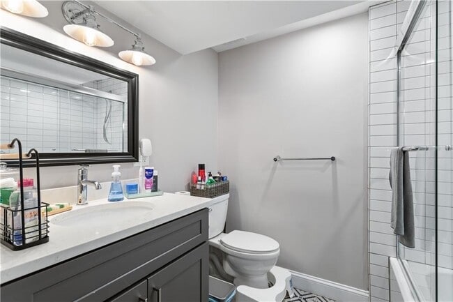 Building Photo - 4 James St