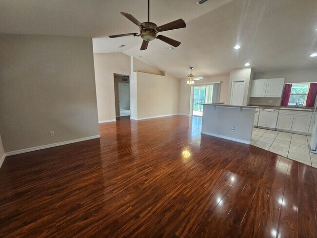 Building Photo - Pool Home 3 Bedroom 2 Bath close to shoppi...