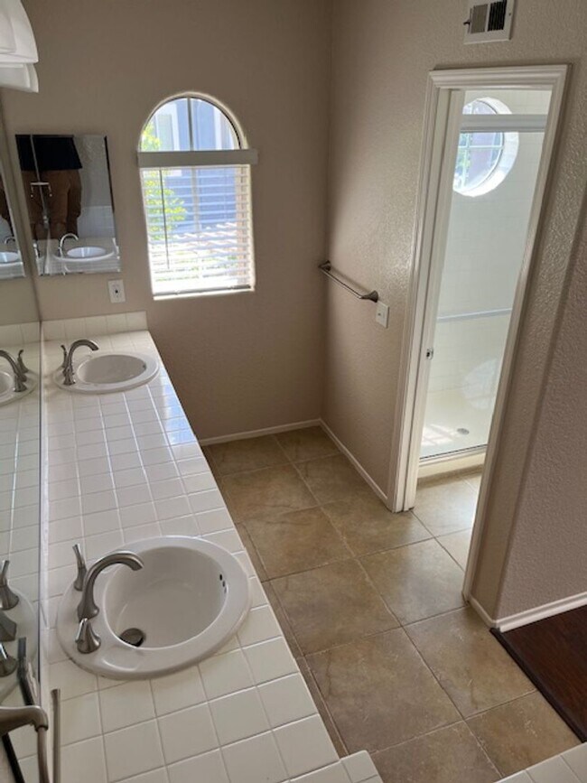 Building Photo - Nice 3 Bedroom home in Rancho Del Oro