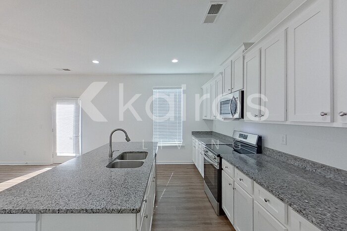 Building Photo - 306 Silver Maple Ln