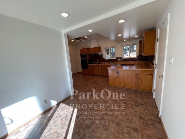 Building Photo - Spacious Home In Lafayette Hills