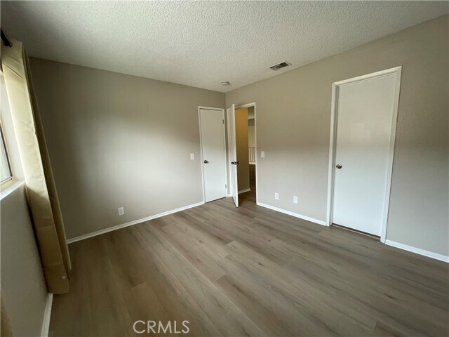 Building Photo - 326 W 9th St