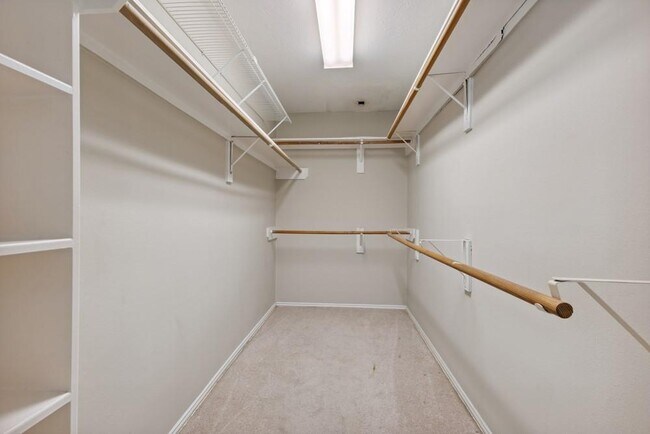 Building Photo - 14111 White Oak Gardens Dr