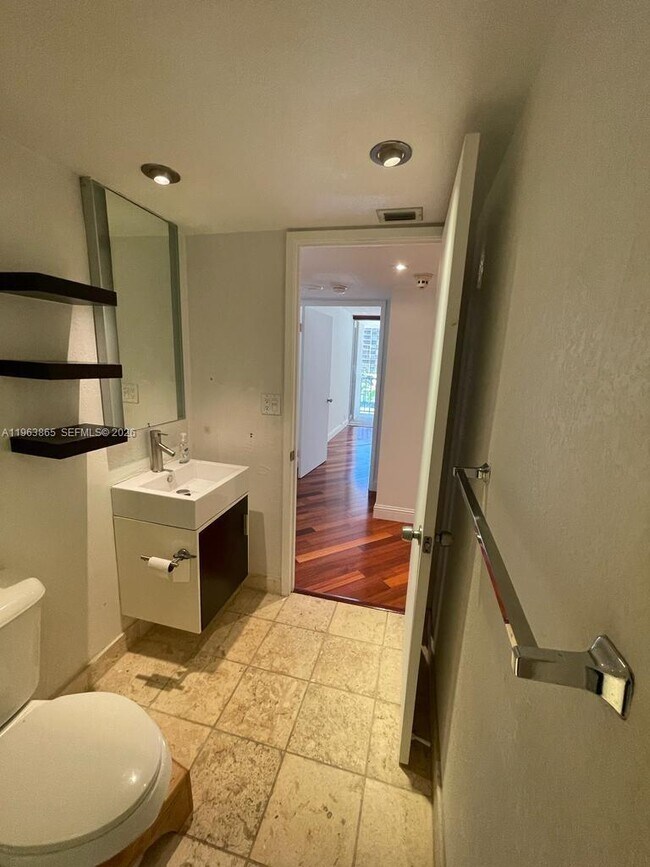 Building Photo - 1865 Brickell Ave