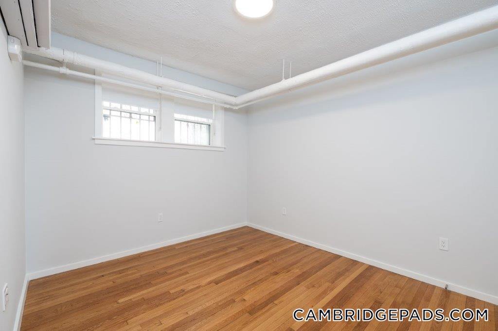 Building Photo - 19 Forest St