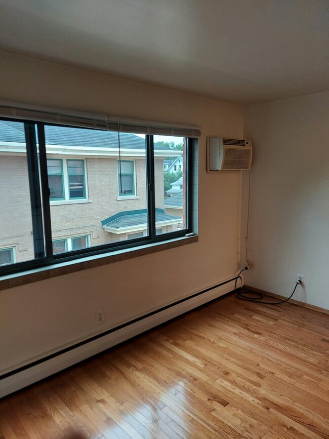 Building Photo - 2210 Pillsbury Ave