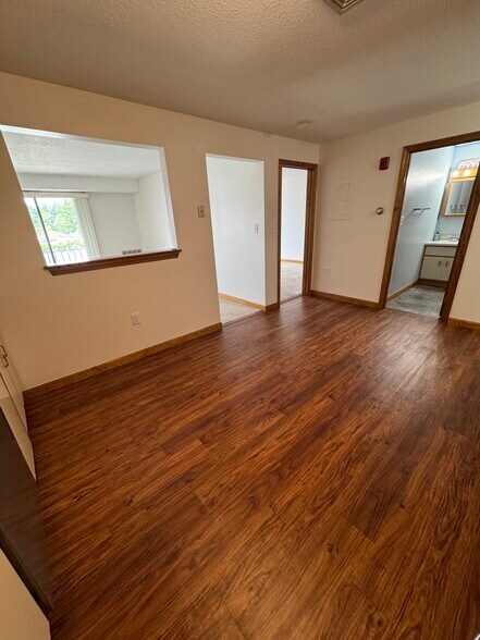 Building Photo - 2 Roedean Dr