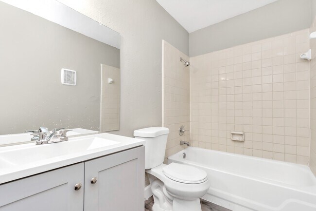 Building Photo - 9700 Leawood Blvd