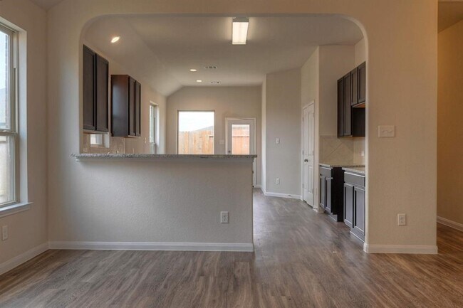 Building Photo - 2206 Spring Hollow Dr