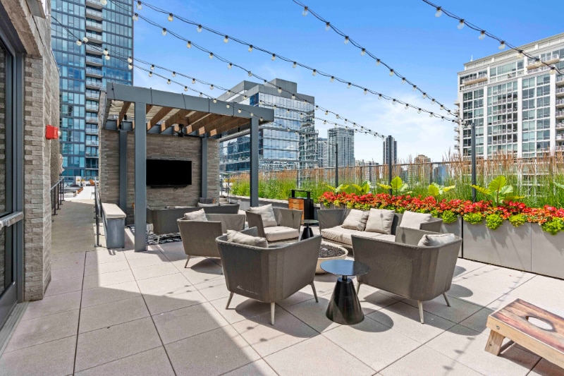 Building Photo - 172 W Huron St