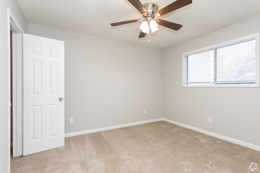 1BR, 1BA - 650SF 1A - Bedroom - Landmark Flats