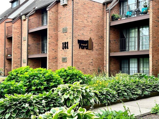 Building Photo - 181 Loomis Dr