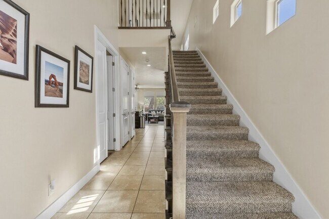 Building Photo - 4221 Torrey Pines Dr
