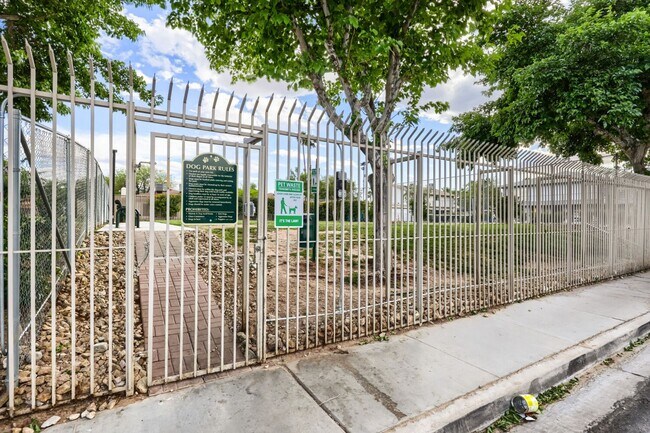 Building Photo - Cozy 2-Bedroom Apartment with Community Amenities