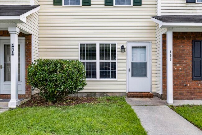 Building Photo - 402 Meadowbrook Ln