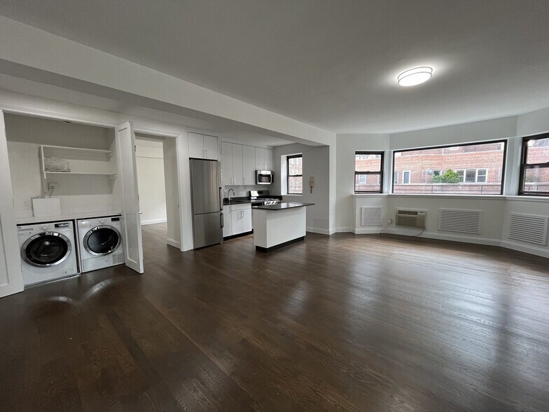 Building Photo - 20 Beekman Pl