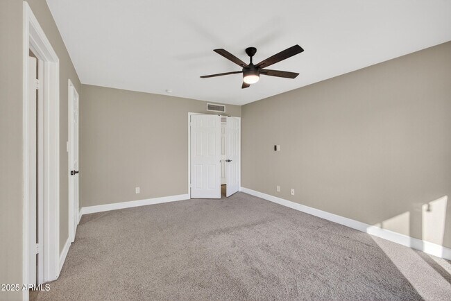 Building Photo - 6833 E Kelton Ln