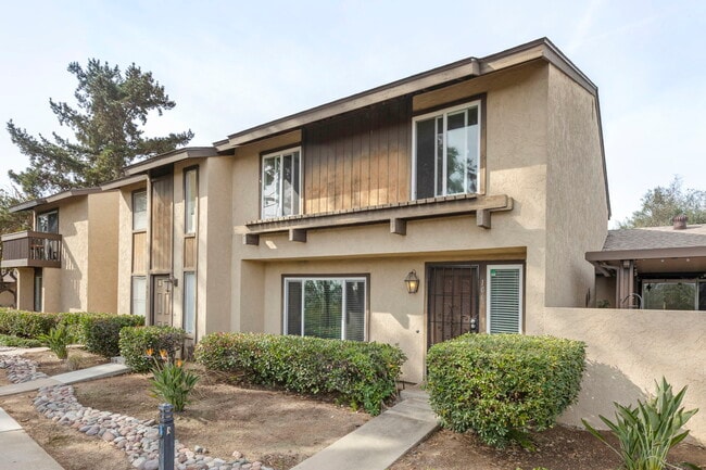 Building Photo - 1063 Las Rosas Ct