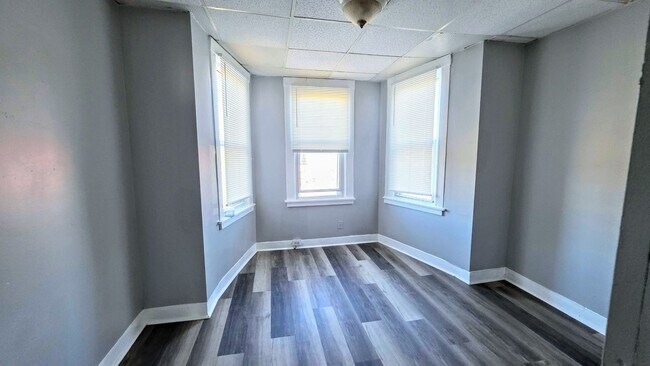 Building Photo - Beautiful Two Bedroom, Plus a Pass Through...