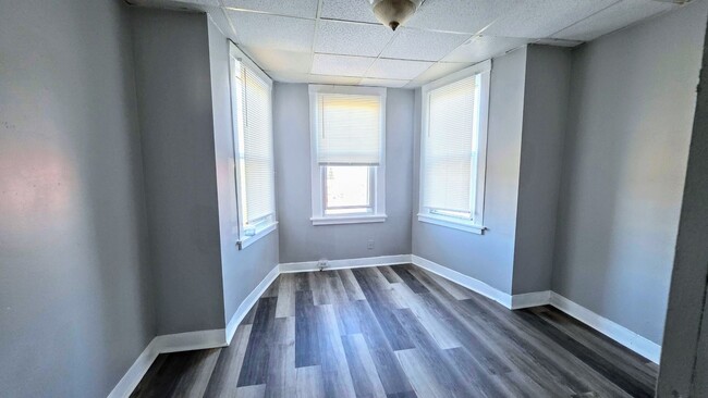 Building Photo - Beautiful Two Bedroom, Plus a Pass Through Room with a Fenced in Rear Patio