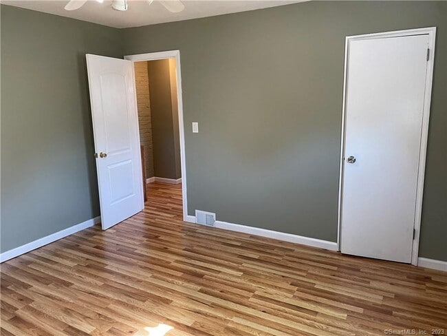 Building Photo - 213 Larkin Ct