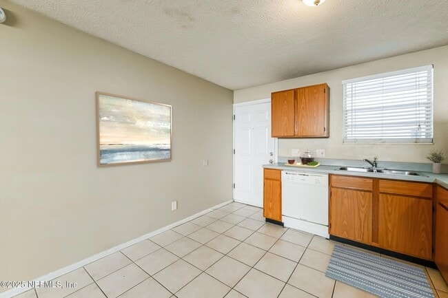 Building Photo - 1012 2nd St S