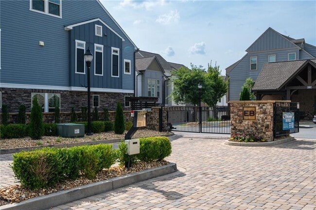 Building Photo - 1093 Kirkland Circle