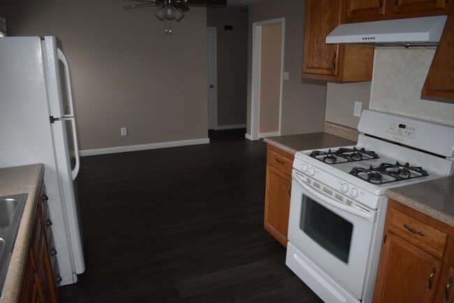 Building Photo - 2 Bedroom duplex