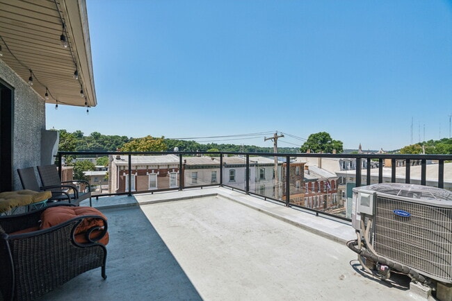 Building Photo - 3863 Terrace St